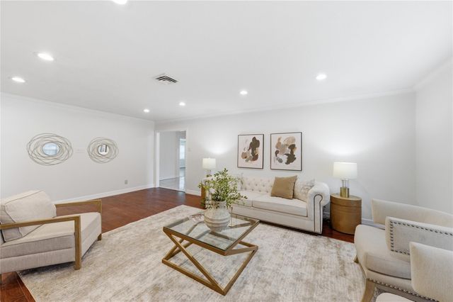 211 Faust Lane, Houston, TX 77024