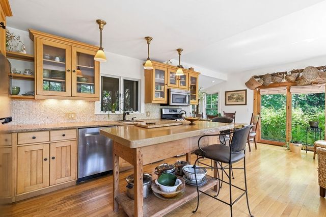 30 Mordecai Lincoln Rd, Scituate, MA 02066