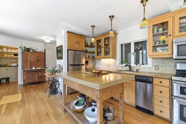 30 Mordecai Lincoln Rd, Scituate, MA 02066