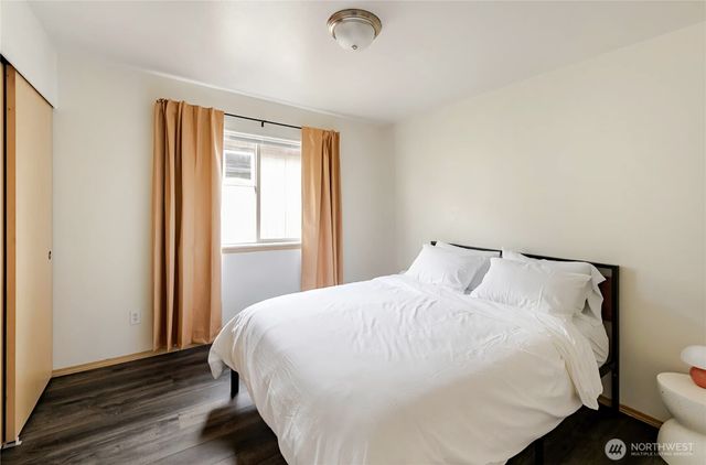 10047 17th Avenue SW, Seattle, WA 98146