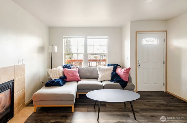 10047 17th Avenue SW, Seattle, WA 98146