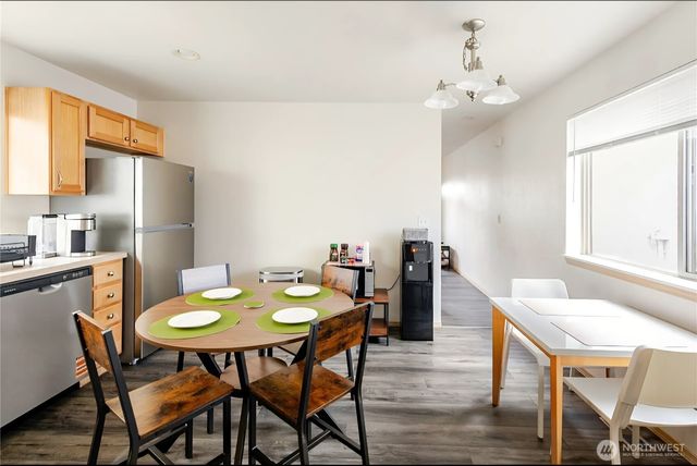 10047 17th Avenue SW, Seattle, WA 98146