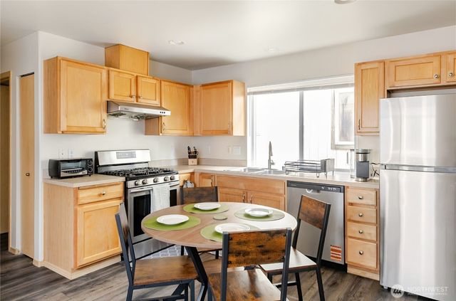 10047 17th Avenue SW, Seattle, WA 98146