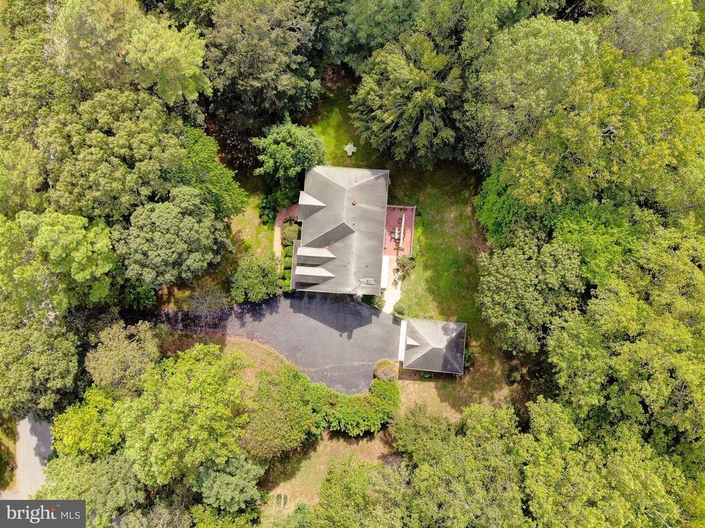 Image 10 of property listing at 7421 STONE CT, Saint Leonard, MD 20685