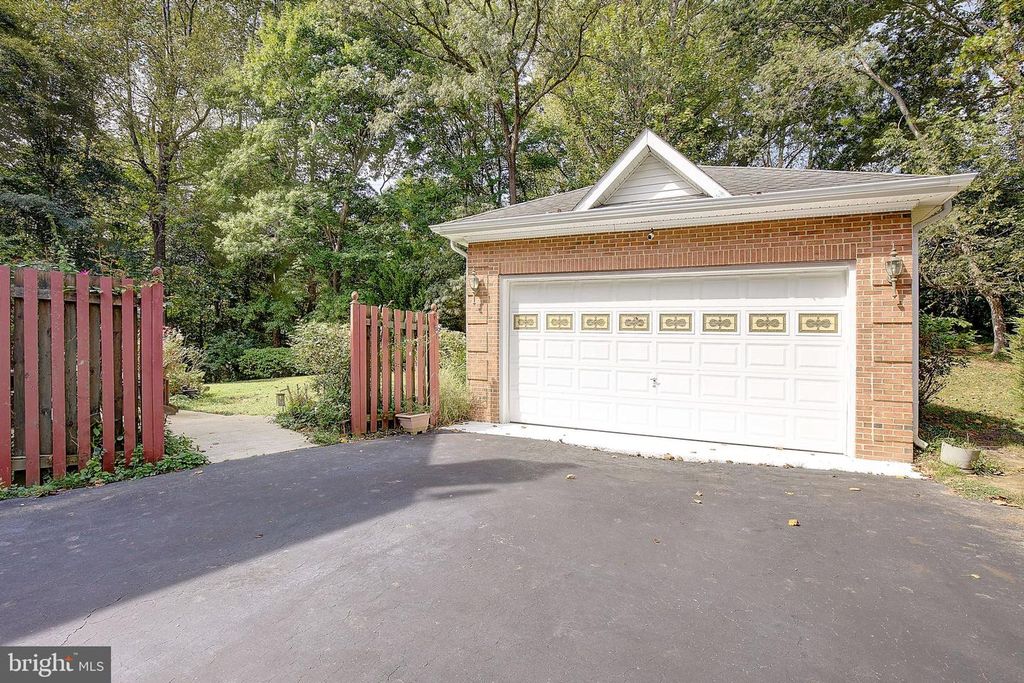 Image 5 of property listing at 7421 STONE CT, Saint Leonard, MD 20685