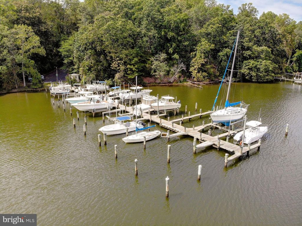 Image 9 of property listing at 7421 STONE CT, Saint Leonard, MD 20685