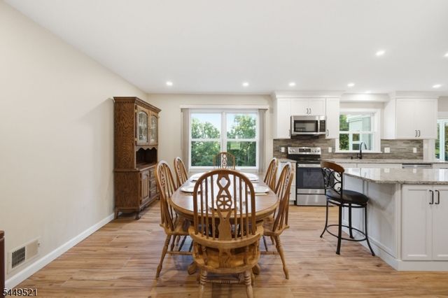 17 Dogwood Dr, Delaware Twp., NJ 08822