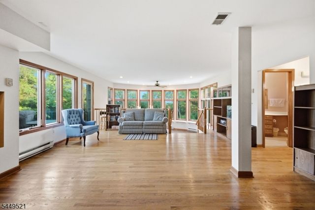 17 Dogwood Dr, Delaware Twp., NJ 08822