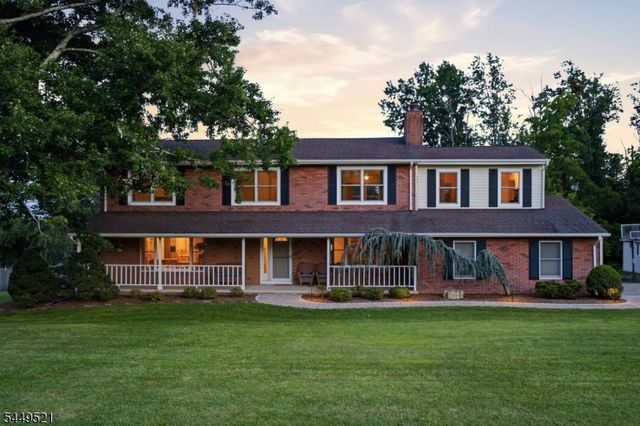 17 Dogwood Dr, Delaware Twp., NJ 08822