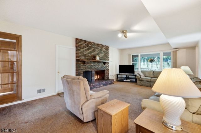 17 Dogwood Dr, Delaware Twp., NJ 08822