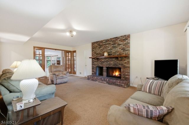 17 Dogwood Dr, Delaware Twp., NJ 08822