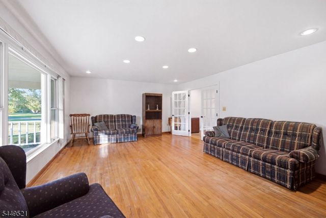 17 Dogwood Dr, Delaware Twp., NJ 08822