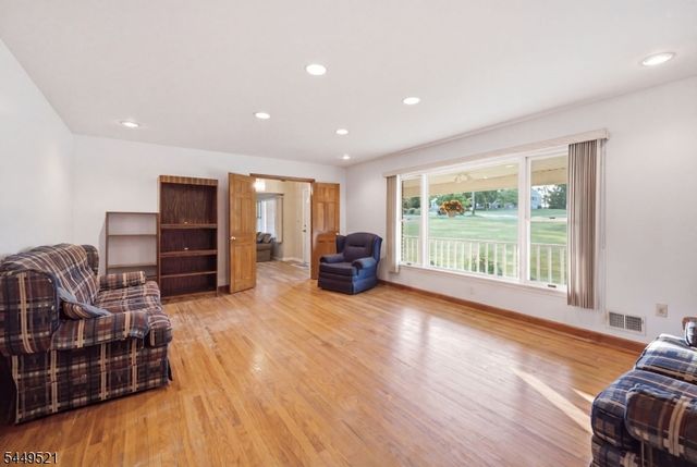 17 Dogwood Dr, Delaware Twp., NJ 08822