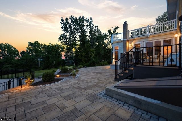 17 Dogwood Dr, Delaware Twp., NJ 08822