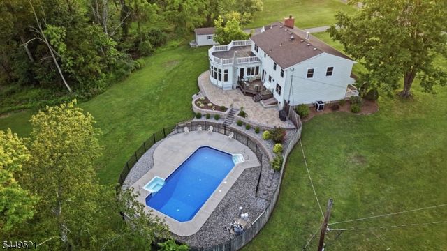 17 Dogwood Dr, Delaware Twp., NJ 08822