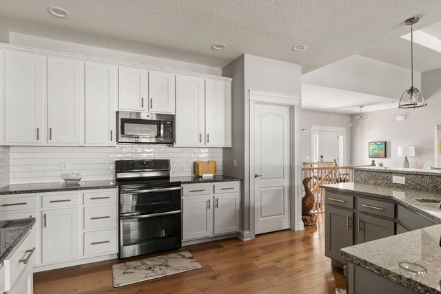 7051 Grove Crossing, Bettendorf, IA 52722