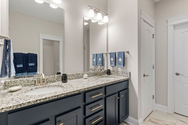 7051 Grove Crossing, Bettendorf, IA 52722