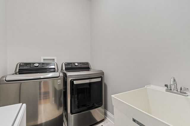 7051 Grove Crossing, Bettendorf, IA 52722