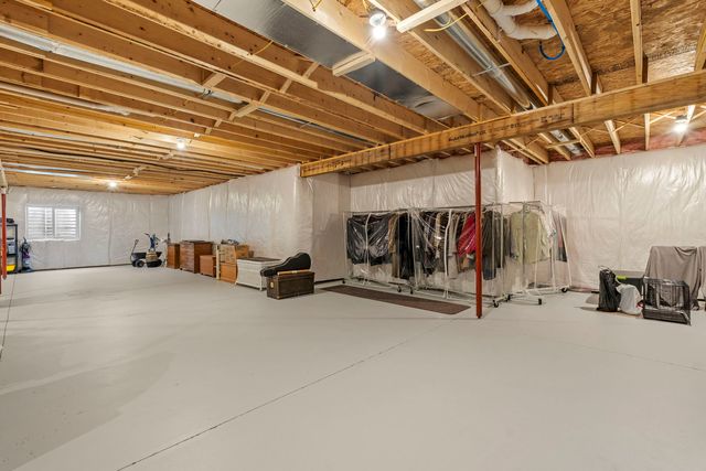 7051 Grove Crossing, Bettendorf, IA 52722