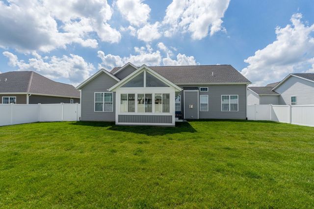 7051 Grove Crossing, Bettendorf, IA 52722