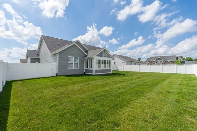7051 Grove Crossing, Bettendorf, IA 52722