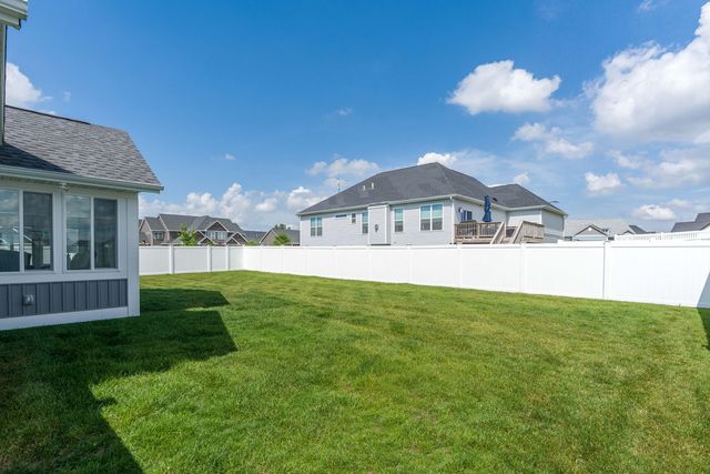 7051 Grove Crossing, Bettendorf, IA 52722