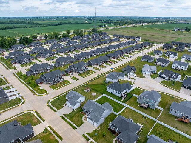 7051 Grove Crossing, Bettendorf, IA 52722