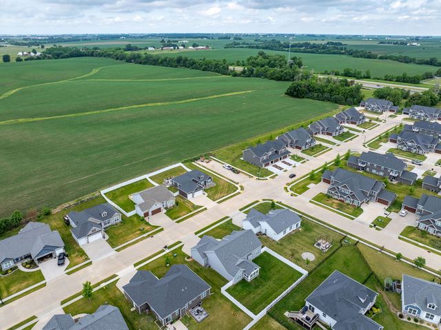 7051 Grove Crossing, Bettendorf, IA 52722