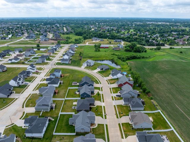7051 Grove Crossing, Bettendorf, IA 52722