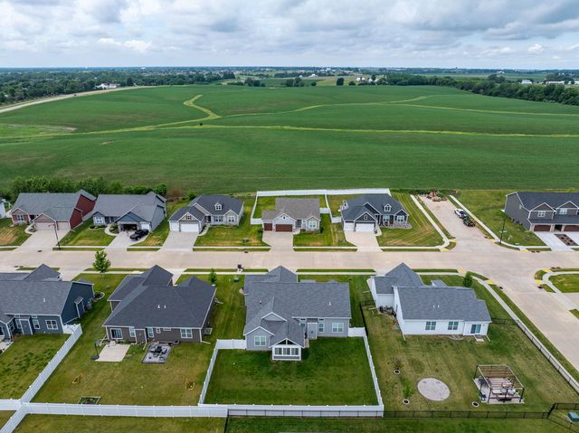 7051 Grove Crossing, Bettendorf, IA 52722