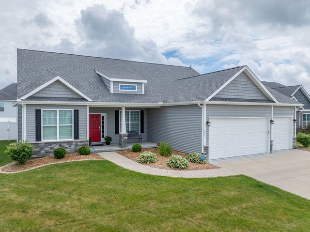 7051 Grove Crossing, Bettendorf, IA 52722