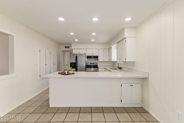 2554 E FOX Street, Mesa, AZ 85213