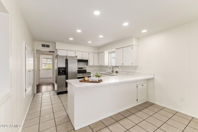 2554 E FOX Street, Mesa, AZ 85213