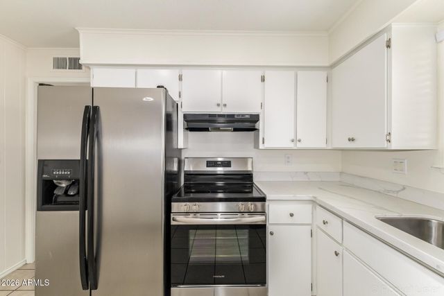 2554 E FOX Street, Mesa, AZ 85213