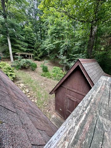 825 Kickapoo Court, Hide A Way Hills, OH 43107