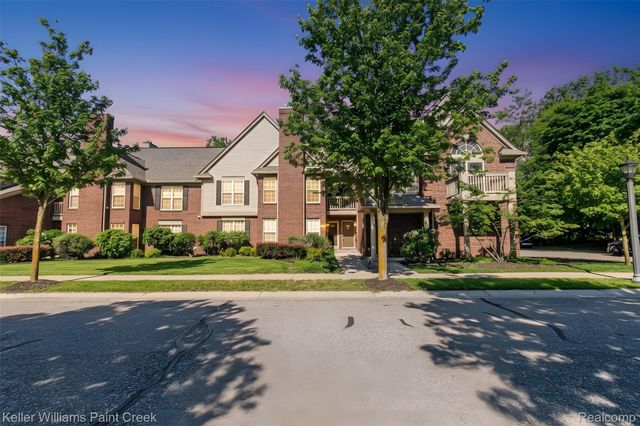 28569 Carlton Way Drive, Novi, MI 48377