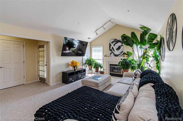 28569 Carlton Way Drive, Novi, MI 48377