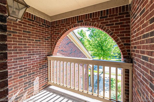 28569 Carlton Way Drive, Novi, MI 48377