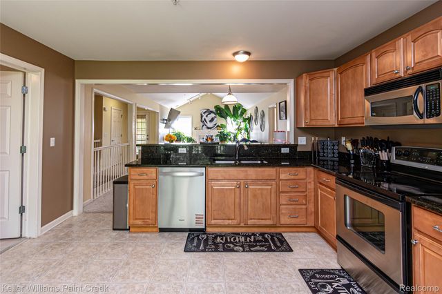 28569 Carlton Way Drive, Novi, MI 48377