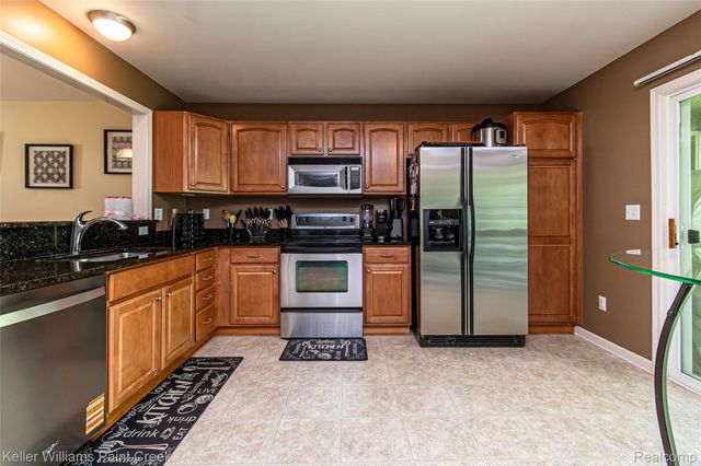 28569 Carlton Way Drive, Novi, MI 48377
