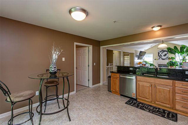 28569 Carlton Way Drive, Novi, MI 48377