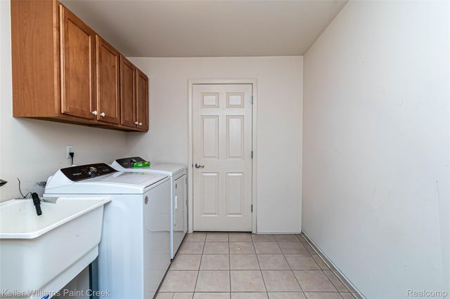 28569 Carlton Way Drive, Novi, MI 48377