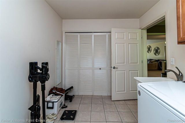 28569 Carlton Way Drive, Novi, MI 48377