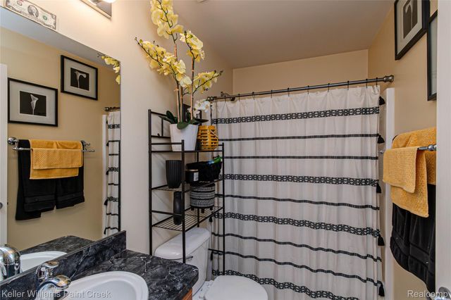 28569 Carlton Way Drive, Novi, MI 48377
