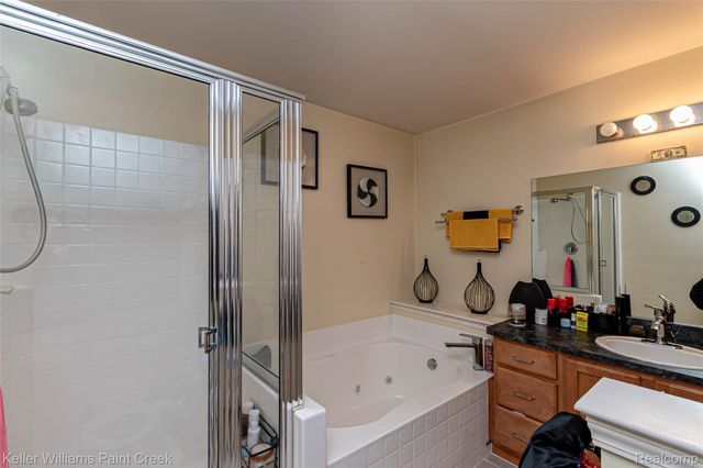 28569 Carlton Way Drive, Novi, MI 48377