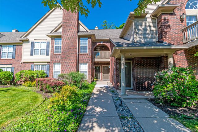28569 Carlton Way Drive, Novi, MI 48377