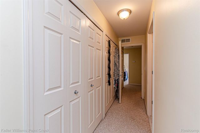 28569 Carlton Way Drive, Novi, MI 48377