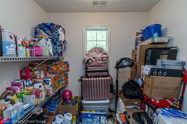 28569 Carlton Way Drive, Novi, MI 48377