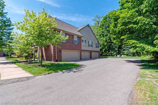 28569 Carlton Way Drive, Novi, MI 48377