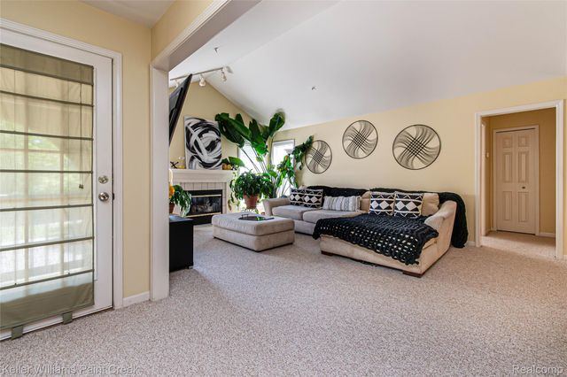 28569 Carlton Way Drive, Novi, MI 48377